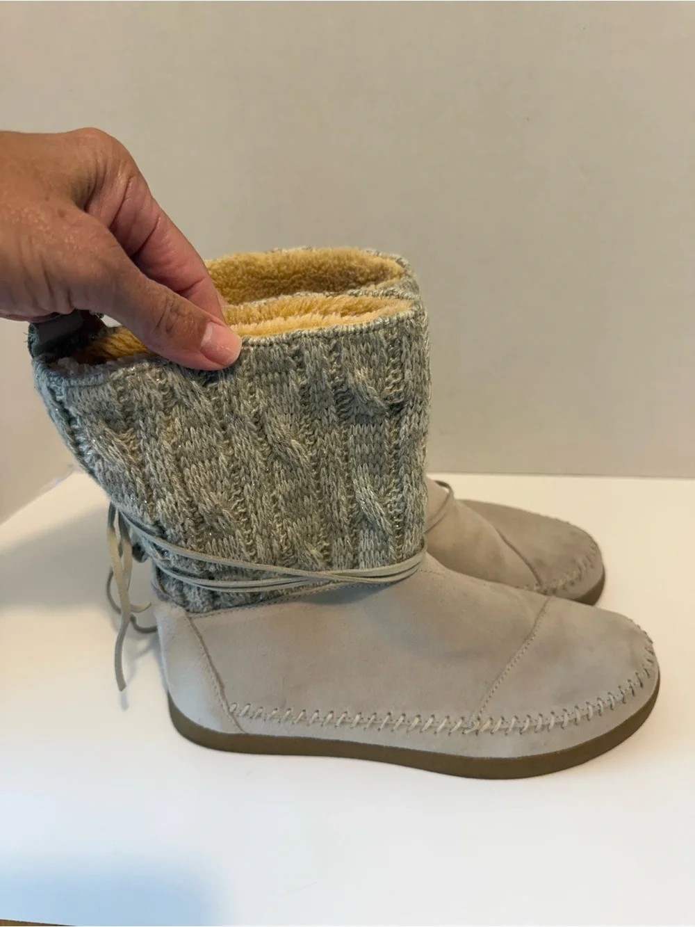 Tom’s Nepal light gray suede knit boots ladies 6
